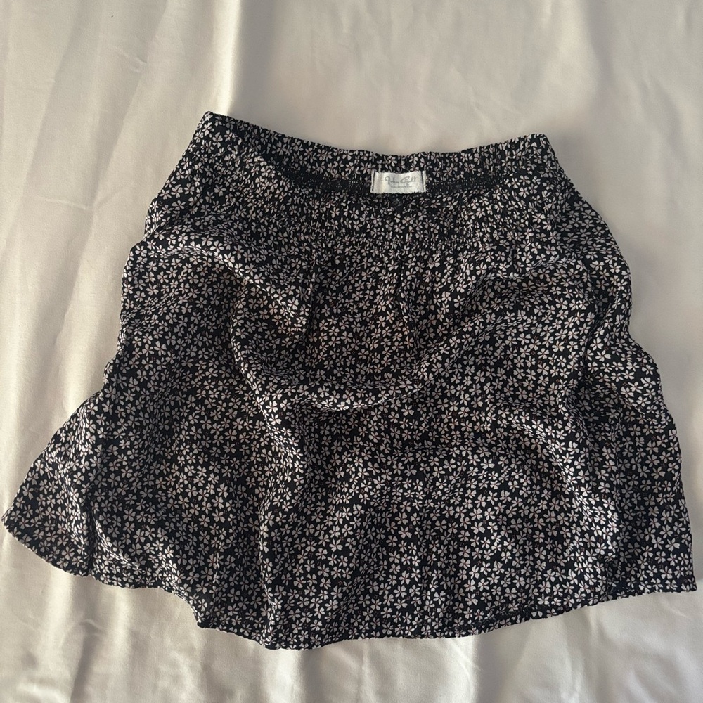 Brandy Melville Black and White Floral Mini Skirt